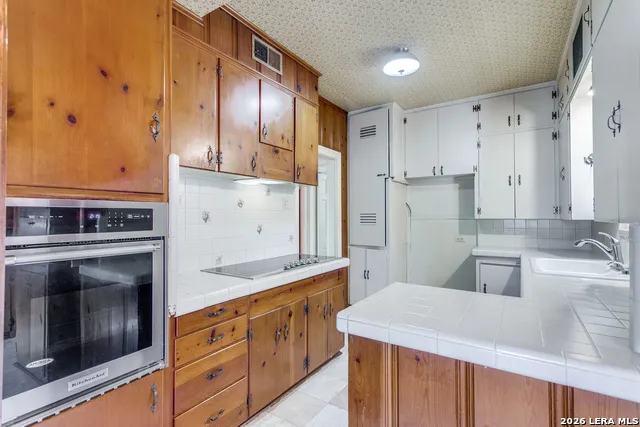 131 Mary D Alamo Heights, TX 78209