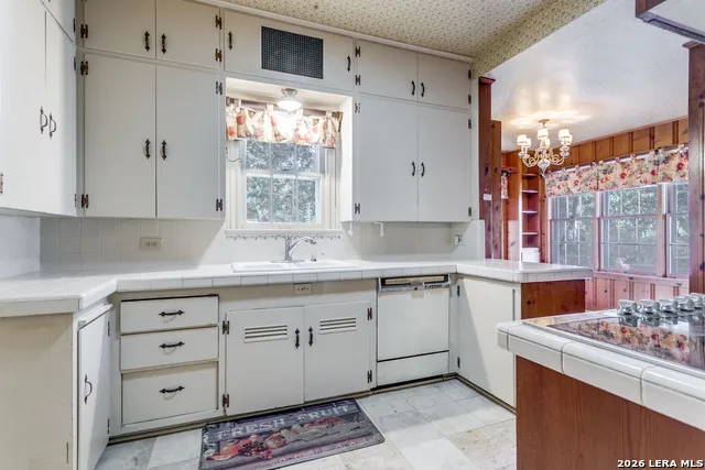 131 Mary D Alamo Heights, TX 78209
