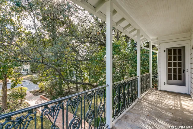 131 Mary D Alamo Heights, TX 78209