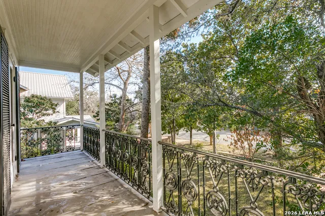 131 Mary D Alamo Heights, TX 78209