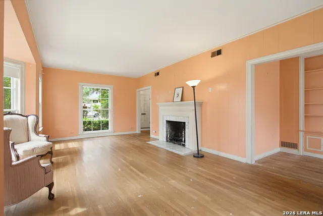 131 Mary D Alamo Heights, TX 78209