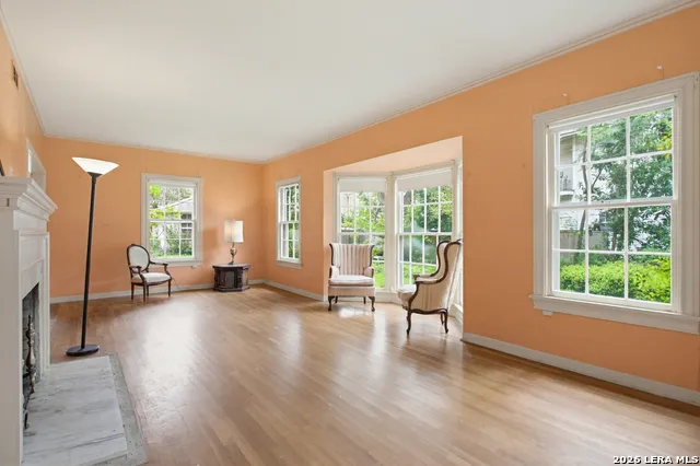 131 Mary D Alamo Heights, TX 78209