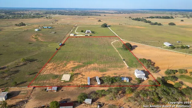 288 COUNTY ROAD 105 Floresville, TX 78114