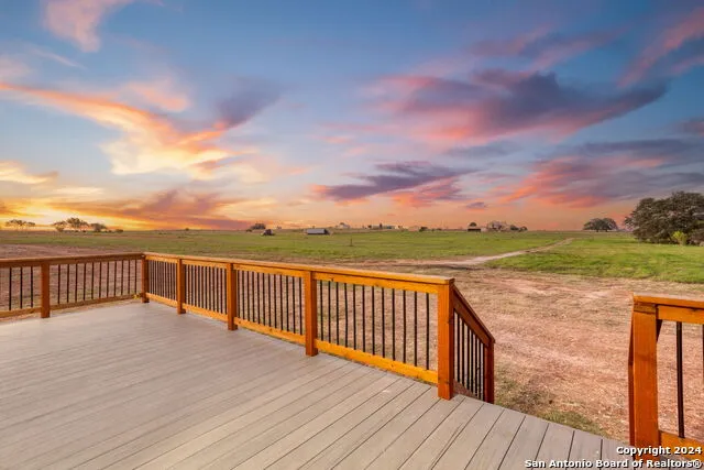 288 COUNTY ROAD 105 Floresville, TX 78114