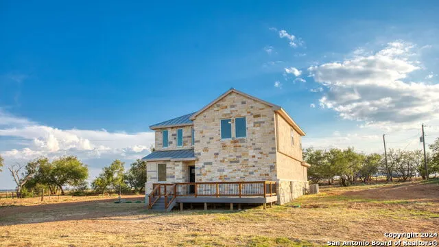288 COUNTY ROAD 105 Floresville, TX 78114