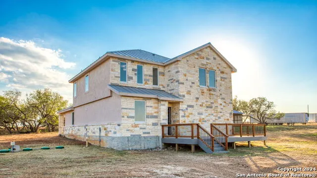 288 COUNTY ROAD 105 Floresville, TX 78114