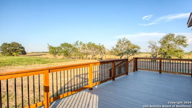 288 COUNTY ROAD 105 Floresville, TX 78114
