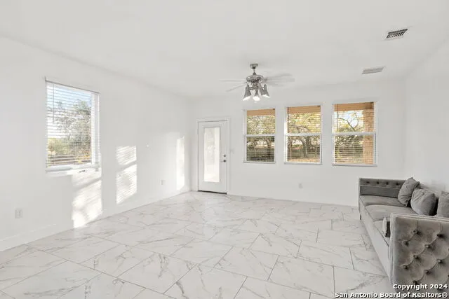 288 COUNTY ROAD 105 Floresville, TX 78114