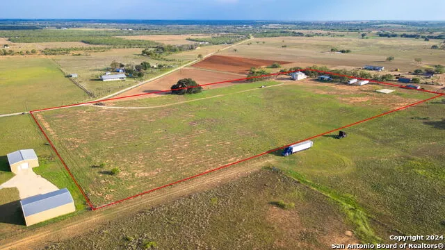288 COUNTY ROAD 105 Floresville, TX 78114