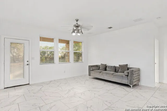 288 COUNTY ROAD 105 Floresville, TX 78114