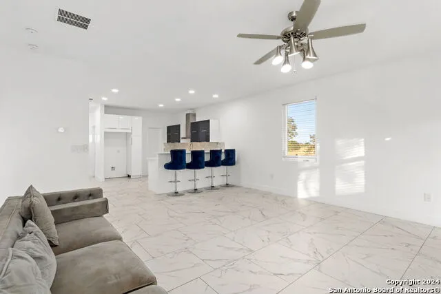288 COUNTY ROAD 105 Floresville, TX 78114
