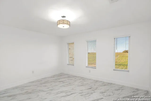 288 COUNTY ROAD 105 Floresville, TX 78114