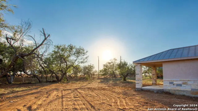 288 COUNTY ROAD 105 Floresville, TX 78114