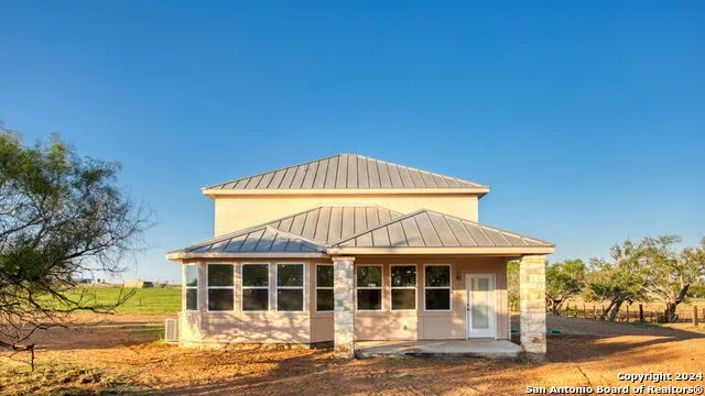 288 COUNTY ROAD 105 Floresville, TX 78114