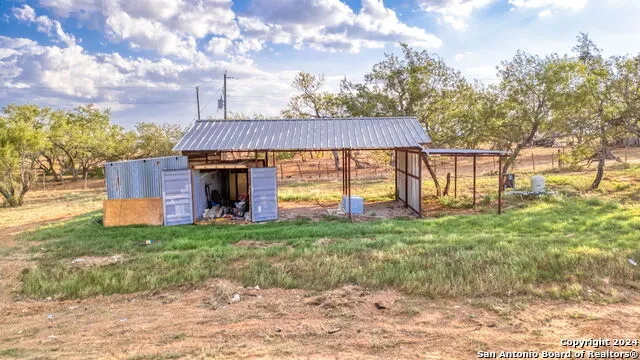 288 COUNTY ROAD 105 Floresville, TX 78114