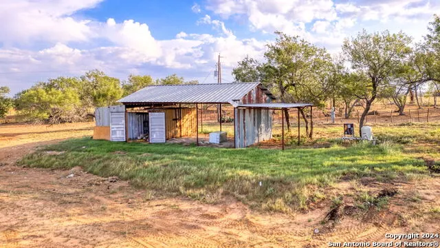 288 COUNTY ROAD 105 Floresville, TX 78114