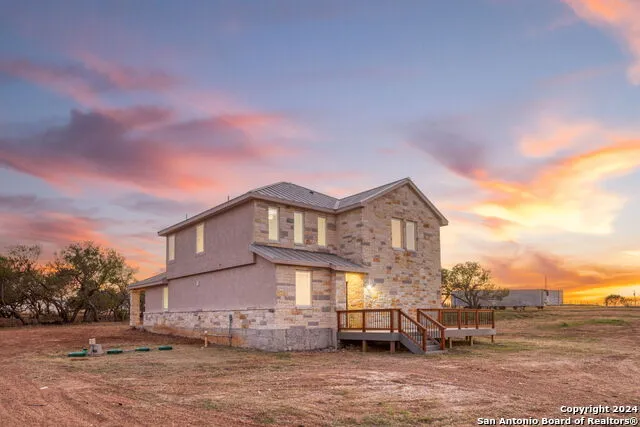 288 COUNTY ROAD 105 Floresville, TX 78114