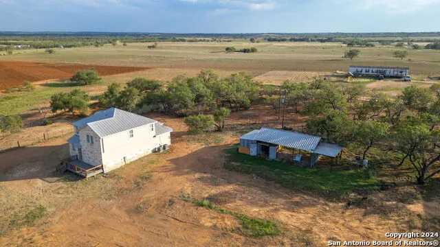 288 COUNTY ROAD 105 Floresville, TX 78114