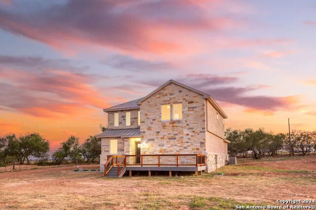 288 COUNTY ROAD 105 Floresville, TX 78114