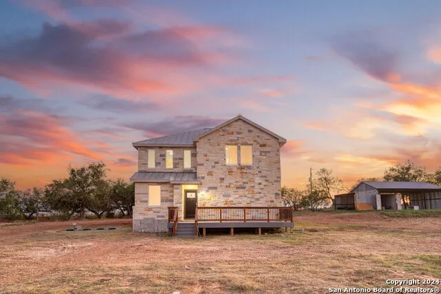 288 COUNTY ROAD 105 Floresville, TX 78114