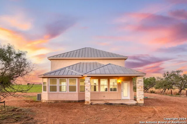 288 COUNTY ROAD 105 Floresville, TX 78114