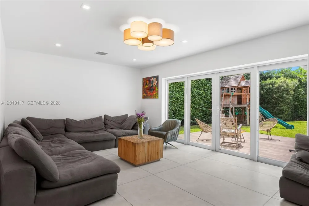 3748 Prairie Ave Miami Beach, FL 33140
