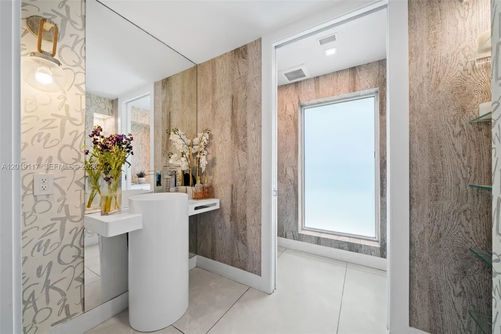 3748 Prairie Ave Miami Beach, FL 33140