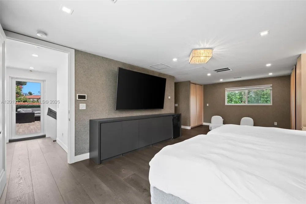 3748 Prairie Ave Miami Beach, FL 33140