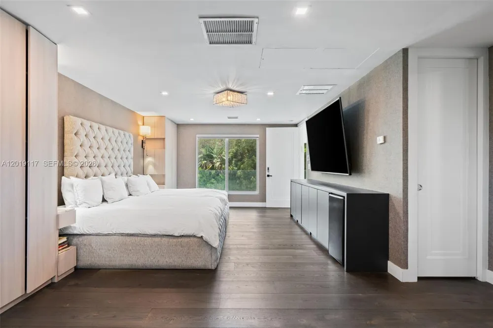3748 Prairie Ave Miami Beach, FL 33140