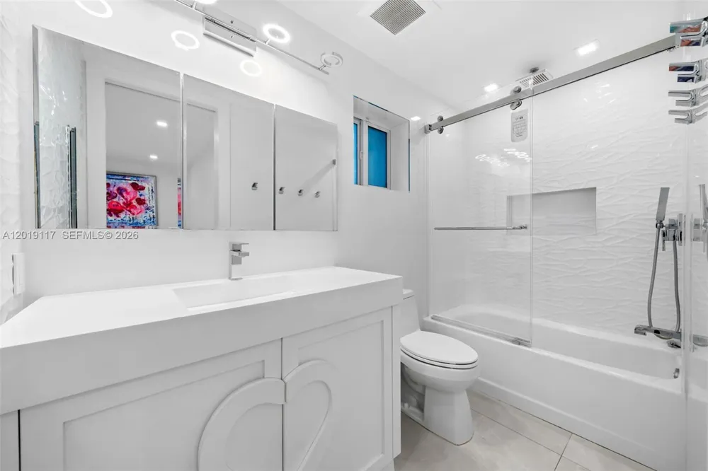 3748 Prairie Ave Miami Beach, FL 33140
