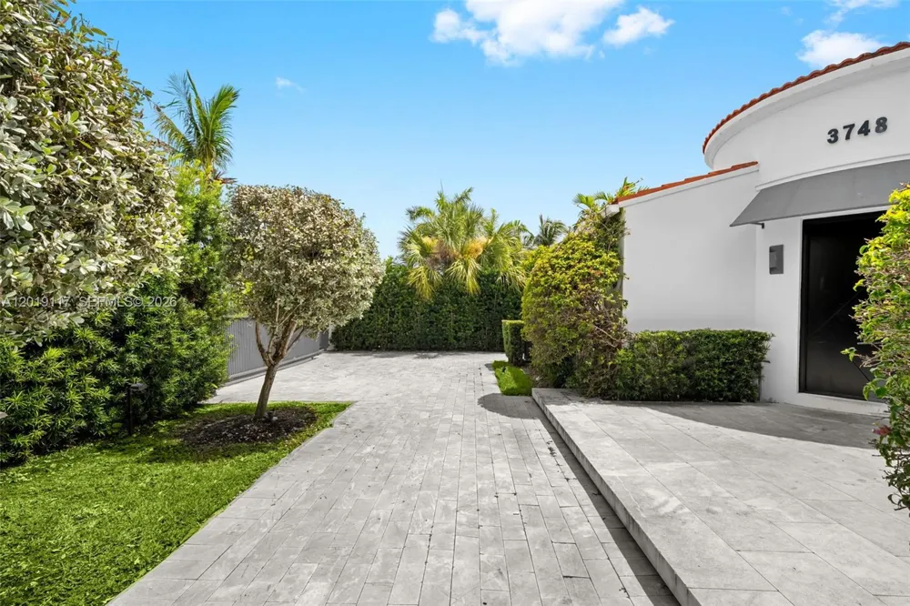 3748 Prairie Ave Miami Beach, FL 33140