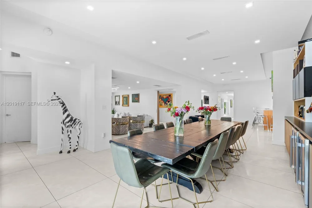 3748 Prairie Ave Miami Beach, FL 33140