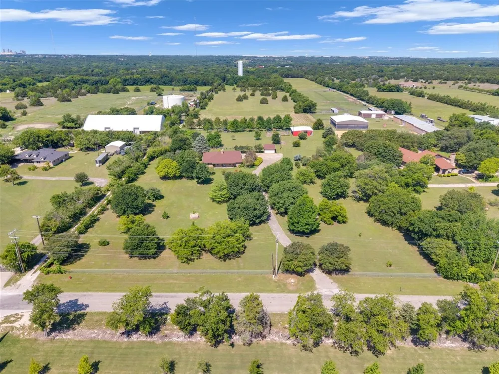 1900 S Duncanville Road Ovilla, TX 75154