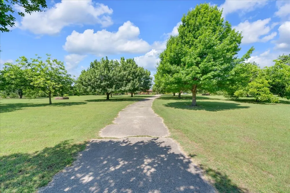 1900 S Duncanville Road Ovilla, TX 75154