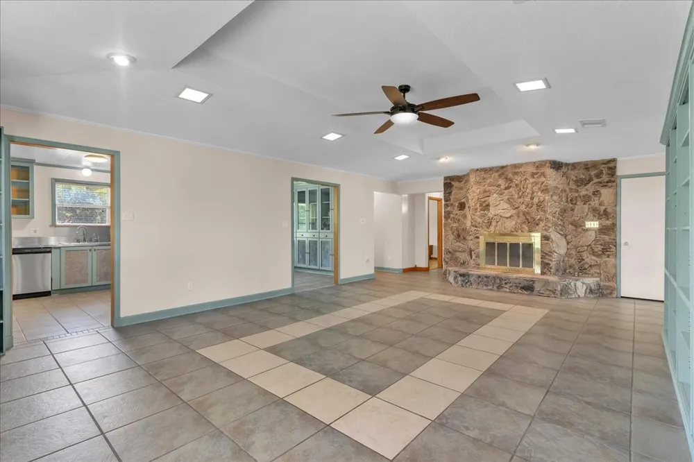 1900 S Duncanville Road Ovilla, TX 75154