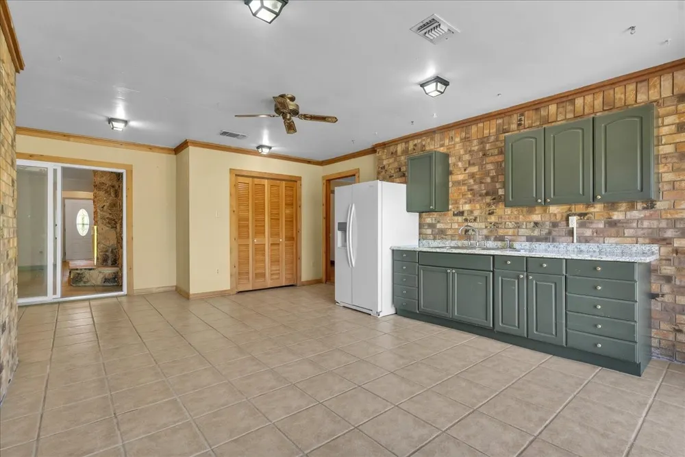 1900 S Duncanville Road Ovilla, TX 75154