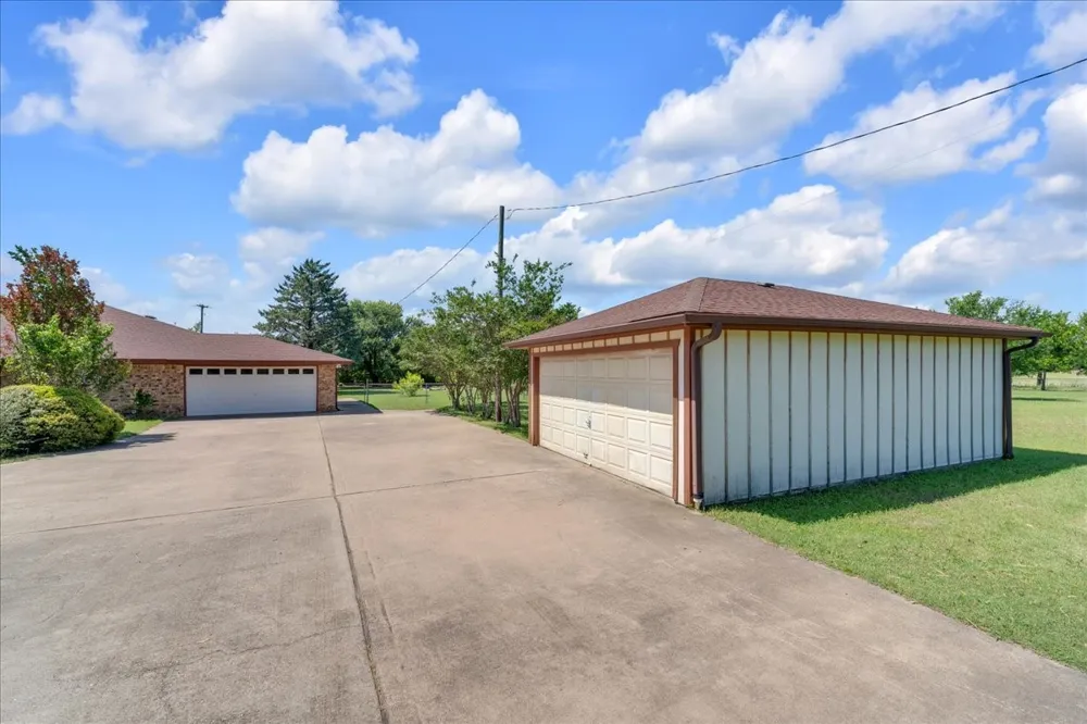 1900 S Duncanville Road Ovilla, TX 75154