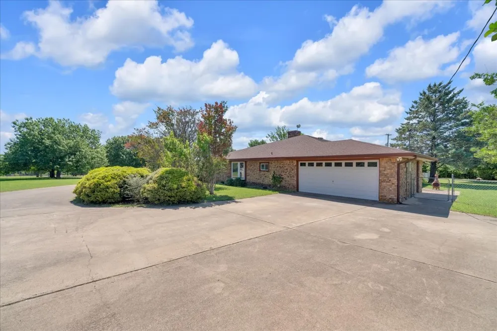 1900 S Duncanville Road Ovilla, TX 75154