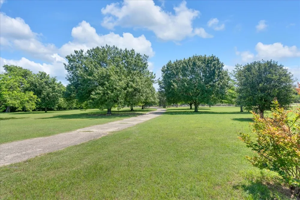 1900 S Duncanville Road Ovilla, TX 75154