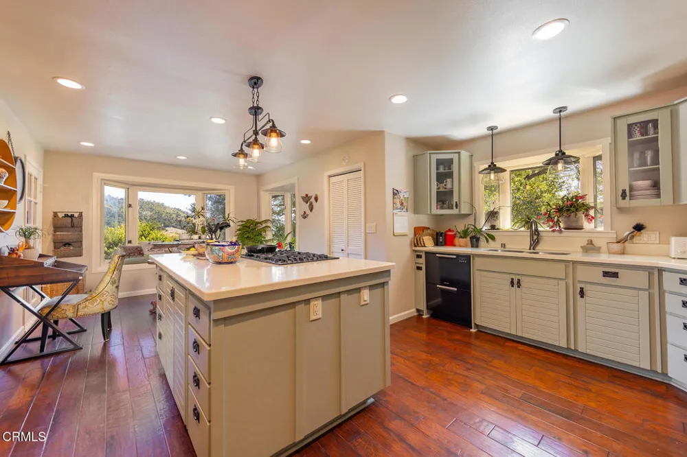 10622 Encino Drive Oak View, CA 93022