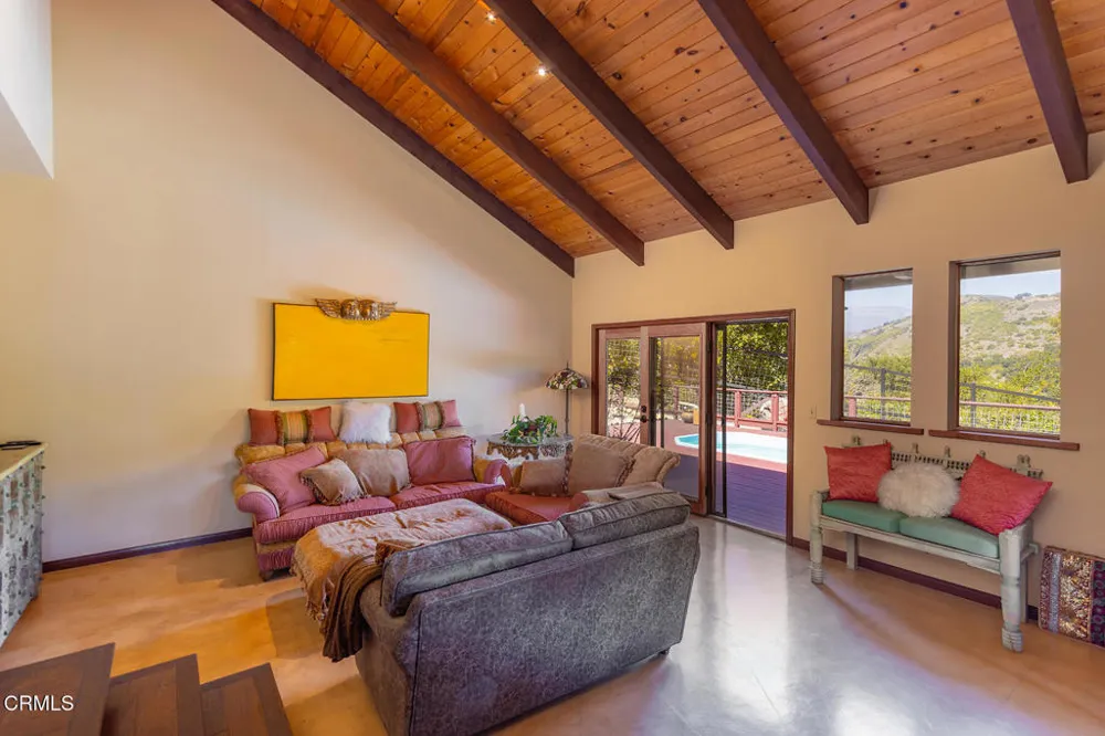 10622 Encino Drive Oak View, CA 93022