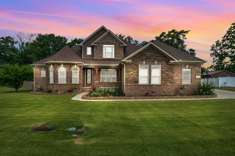 33 Ivy Dr