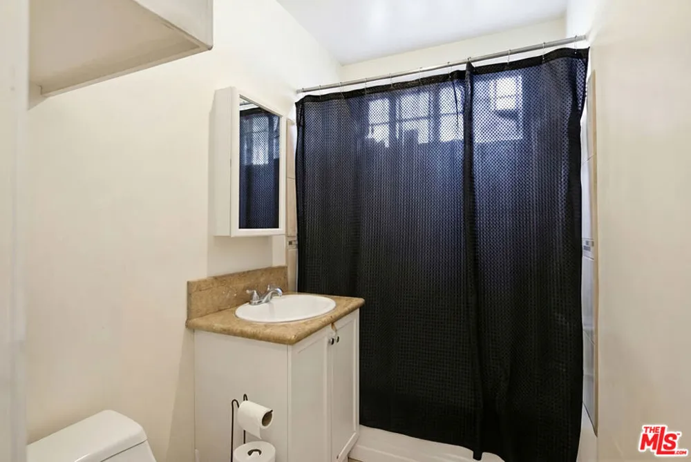 10025 S Western Avenue Los Angeles, CA 90047