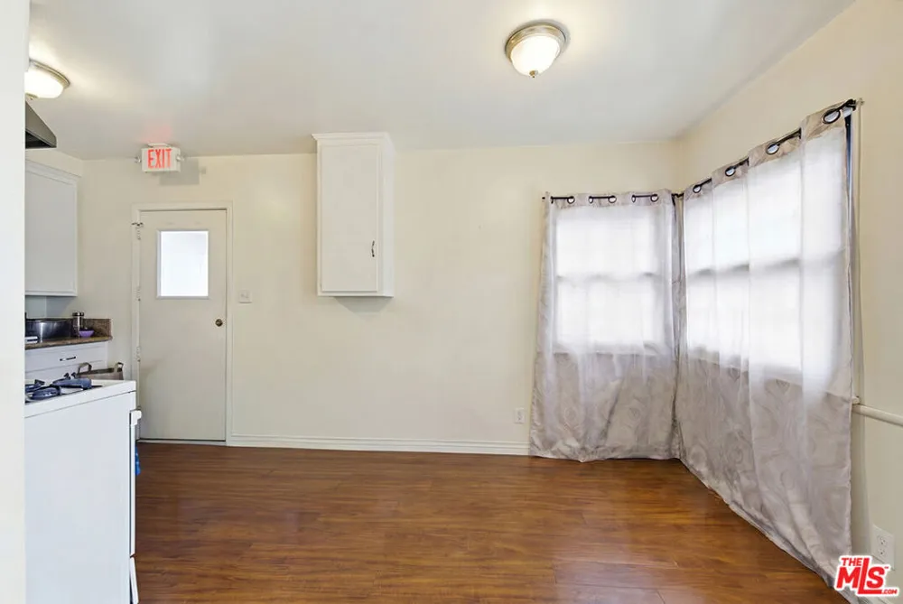 10025 S Western Avenue Los Angeles, CA 90047