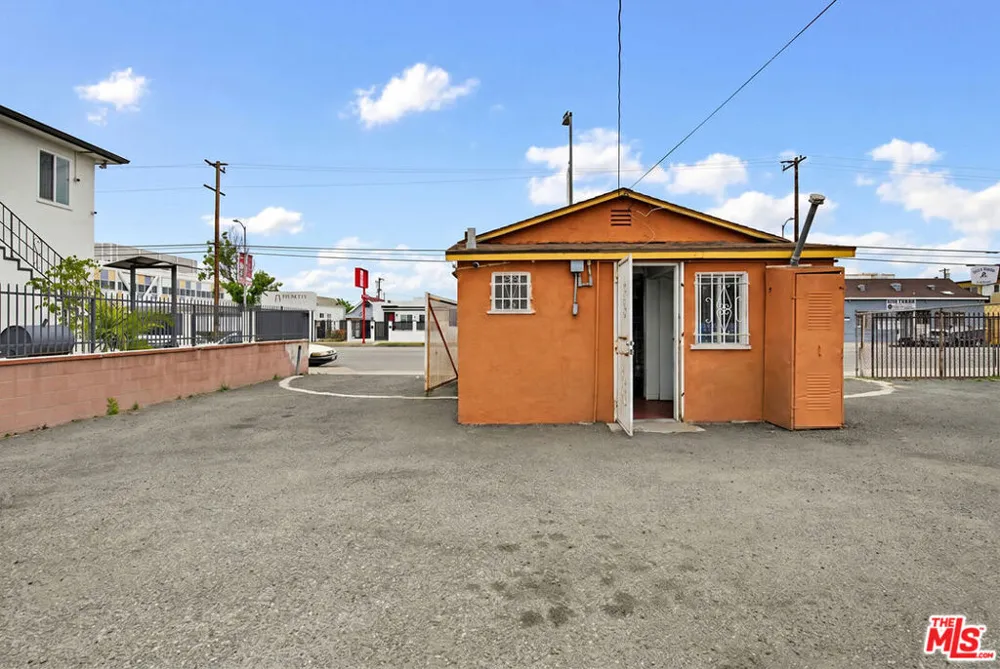 10025 S Western Avenue Los Angeles, CA 90047