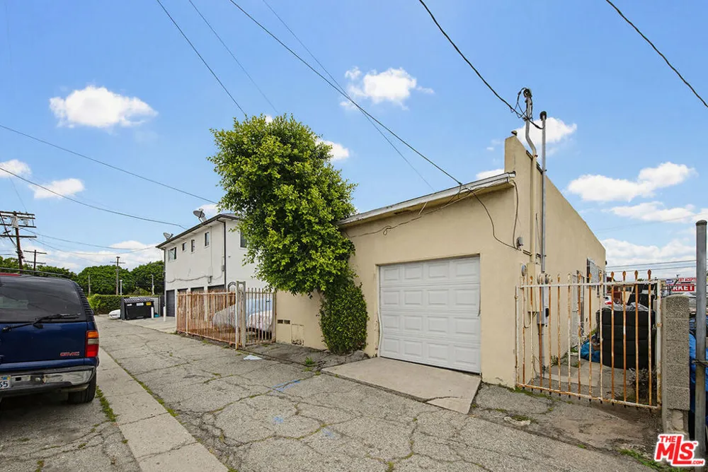 10025 S Western Avenue Los Angeles, CA 90047