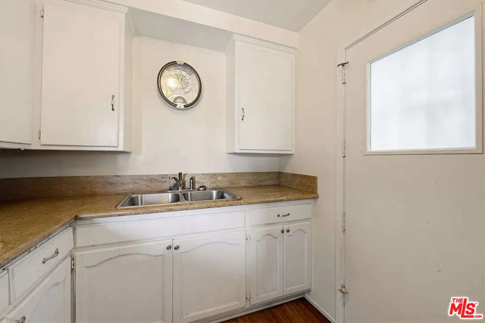 10025 S Western Avenue Los Angeles, CA 90047