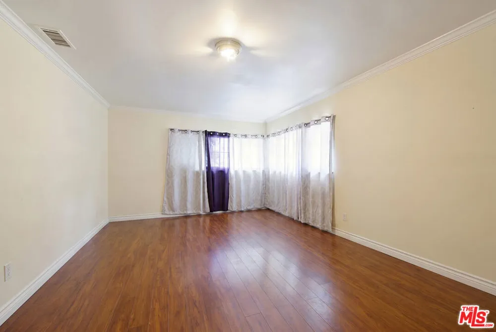 10025 S Western Avenue Los Angeles, CA 90047