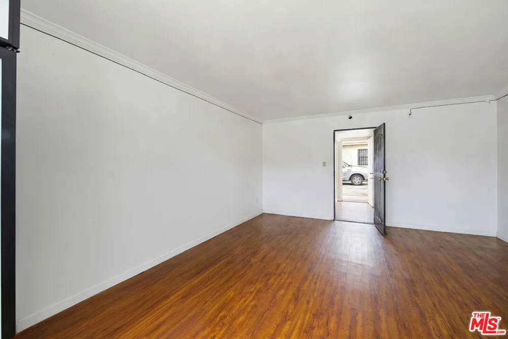 10025 S Western Avenue Los Angeles, CA 90047