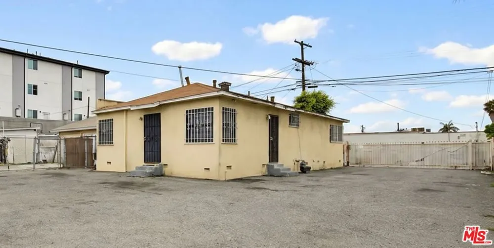 10025 S Western Avenue Los Angeles, CA 90047